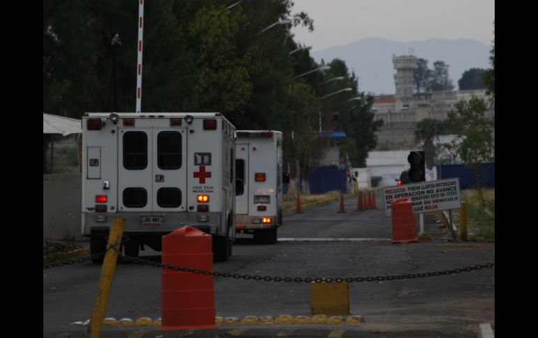 Más de 15 ambulancias ingresaron al penal para atender a los enfermos.  /