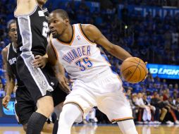 Kevin Durant logra realizar 25 puntos y descolgó 10 rebotes. EFE /