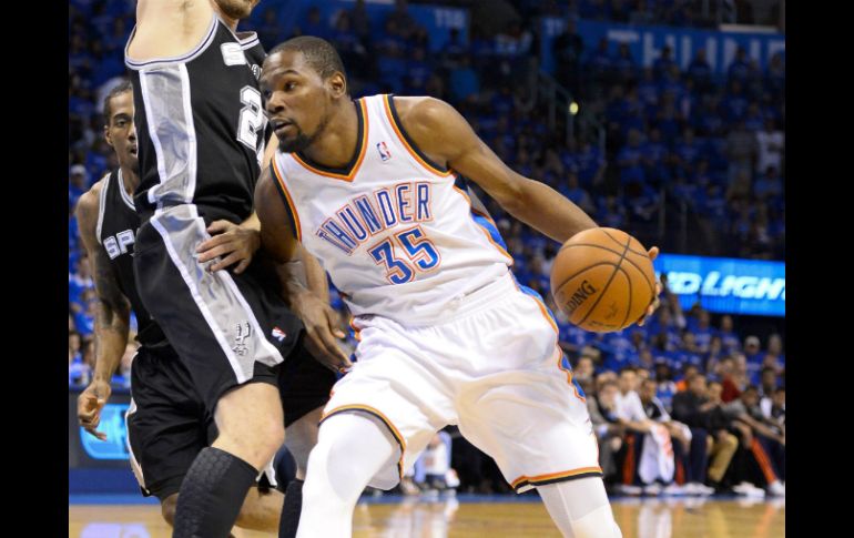 Kevin Durant logra realizar 25 puntos y descolgó 10 rebotes. EFE /