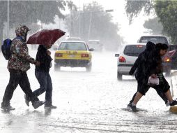 El fenómeno podría generar lluvias muy fuertes para Jalisco y Michoacán. ARCHIVO /