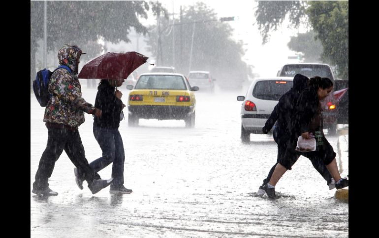 El fenómeno podría generar lluvias muy fuertes para Jalisco y Michoacán. ARCHIVO /