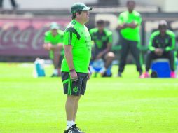 El “Piojo” por fin entranará con equipo completo para definir el once titular con el que el Tri enfrentará la cita mundialista. MEXSPORT /