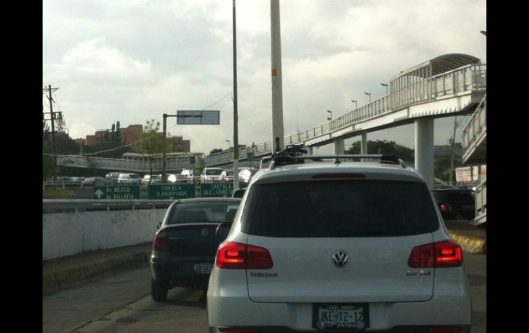 Automovilistas se enfrentan a un congestionamiento vehicular severo en la zona de Los Cubos.  /