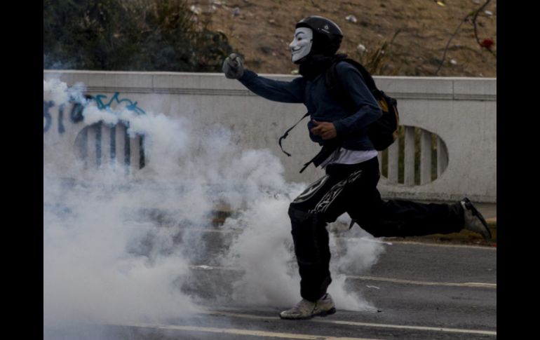 Dicha protesta fue disuelta con gases lacrimógenos y perdigones. ARCHIVO /