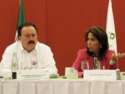 El presidente del Cesjal, Enrique Michel Velasco, junto a la diputada, Celia Fausto. ESPECIAL /