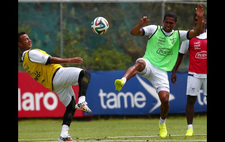 Jugadores de la selección ecuatoriana se preparan para su próximo partido. EFE /