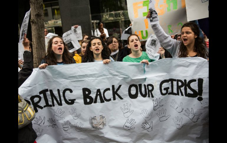 Estudiantes de NY protestan afuera del consulado Nigeriano y demandan mayores acciones para recuperar a las niñas. AFP /