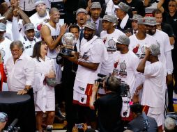 De la mano de LeBron James, Miami va por el tricampeonato de la NBA. AFP /