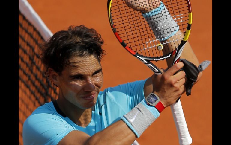 Rafael Nadal celebra su victoria ante Leonardo Mayer y busca ganar la ronda 32 del Roland Garros. AP /