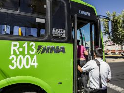 Unidades en buen estado, contratos para choferes y jornadas pactadas, las razones de las rutas para aspirar a la nueva tarifa. ARCHIVO /