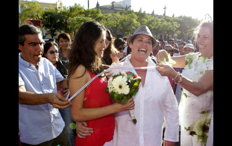 Mientras no cambie la ley las personas del mismo sexo no podrán unirse en matrimonio. ARCHIVO /