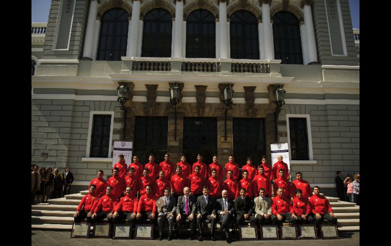 Leones negros en la foto oficial de primera división 2014. ARCHIVO /