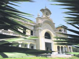 El Centro Cultural González Gallo, en Chapala, recibió una partida presupuestal para restaurar elementos dentro y fuera del inmueble.  /