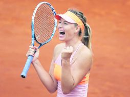 Sharapova celebra su triunfo. La rusa avanzó a los cuartos en París por cuarta ocasión consecutiva. AP /