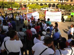 Esta tarde, transportistas se manifestaron para pedir que el precio del pasaje suba a siete pesos.  /