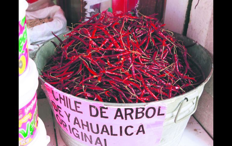 Cada hectárea produce en promedio dos toneladas de chile de árbol en seco y el costo por cada mil kilos ronda los 85 mil y 90 mil pesos  /