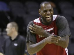 LeBron James quiere solidificarse como uno de los grandes en la historia del basquetbol estadounidense. AP /