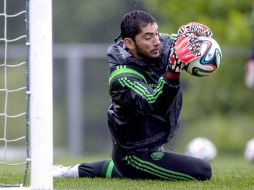 Corona inicia el duelo, aunque reconoce el técnico que aún tiene dudas en esta posición. AFP /