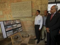 El alcalde tapatío encabezó la visita al panteón de Santa Paula.  /