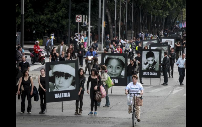 Alrededor de 400 manifestantes partieron del Ángel de la Independencia para luego arriban al Zócalo capitalino. SUN /