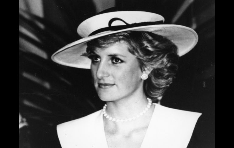 Lady Di, reina ícono de las nuevas generaciones, con un marido infiel y rumores, murió en agosto de 1997 en un accidente. ARCHIVO /