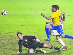 Los jugadores brasileños reconocen que se les dificultó el partido porque los serbios los esperaron plantados atrás.  /