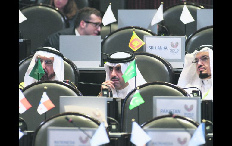 Legisladores de Arabía Saudita, durante la cumbre celebrada en el Senado. NTX /