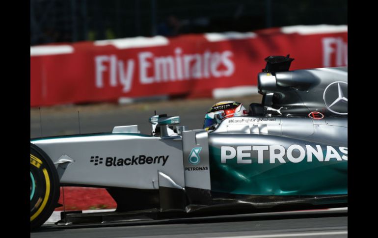 El piloto inglés de Mercedes es el único en conseguir un tiempo menor a 1:16. AFP /