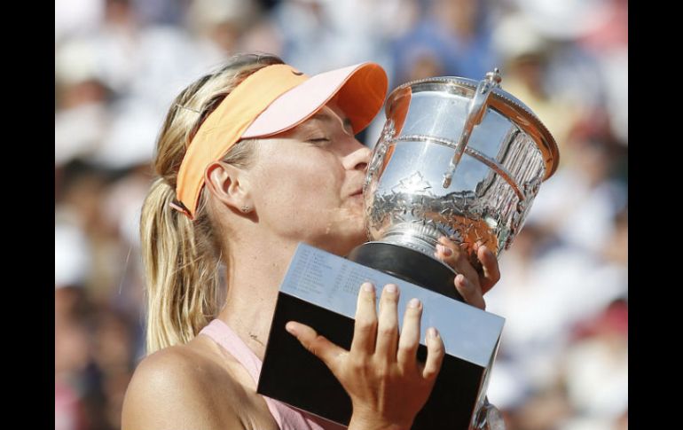 Fue un partido épico al que sólo le faltaron dos minutos para convertirse en la final femenina más larga de Roland Garros. EFE /