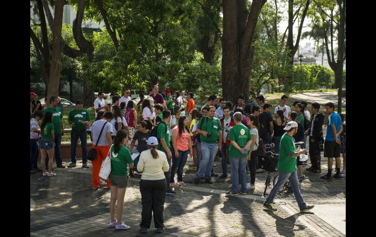 Las personas realizaron recorridos por parques.  /