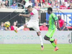 Aunque no anotó el sábado, Clint Dempsey (izq) sigue siendo el hombre a seguir. AFP /