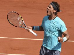 Le tomó más de tres horas a Rafa para ganar, luego de reponerse de caer en el primer set. AFP /