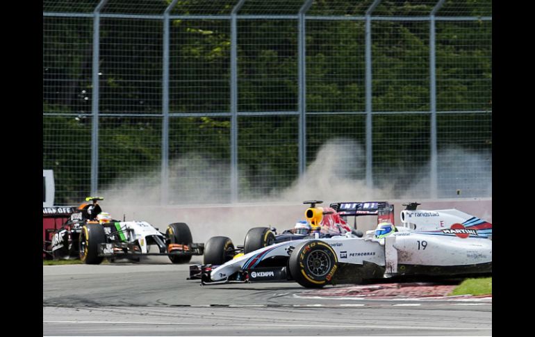 'Checo' Pérez y Felipe Massa chocaron en el Gran Premio de Canadá a una vuelta de terminar la carrera. AP /