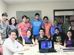 El equipo. Maestros y alumnos que trabajarán en el nuevo instrumento.  /