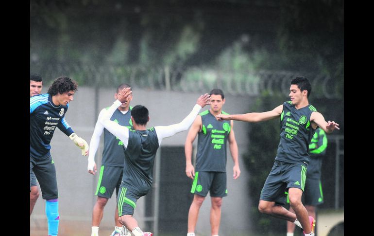 ¿El ganador? El arquero jalisciense, Guillermo Ochoa, se perfila como el arquero titular en el 11 de Miguel Herrera. MEXSPORT /