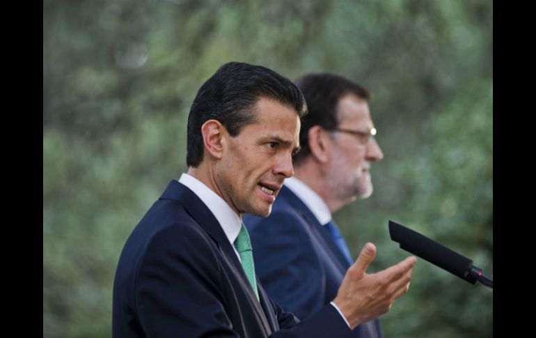 El presidente del Gobierno, Mariano Rajoy (d), y el Presidente de México, Enrique Peña Nieto (i), durante la rueda de prensa conjunta. EFE /