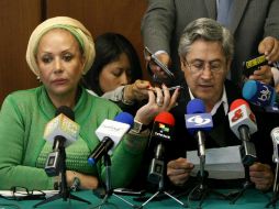 El líder de Clamor Social Por la Paz, Germán Roncancio (i), y la ex senadora colombiana Piedad Córdoba (d) hicieron el anuncio. EFE /