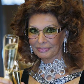 Sophia Loren recibe el Premio Especial del Cine italiano
