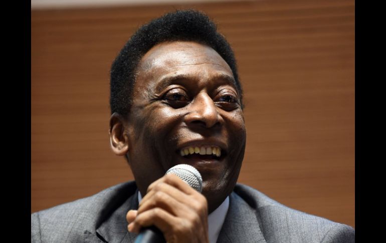 Pelé espera que el Scratch pueda levantar la copa. AFP /