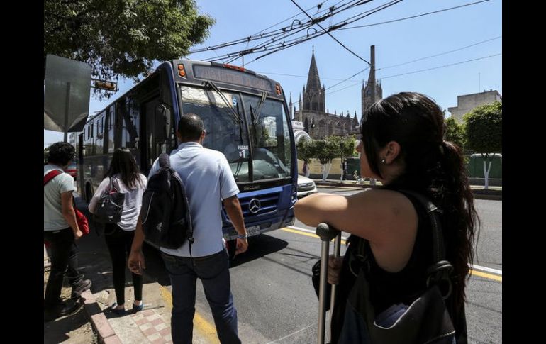 Los largos tiempos de traslado a un destino de la ciudad afecta a un tercio de los tapatíos.  /