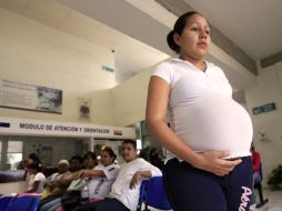 El rango de peso adecuado para que la mujer suba durante el embarazo, es entre nueve y 12 kilos. ARCHIVO /