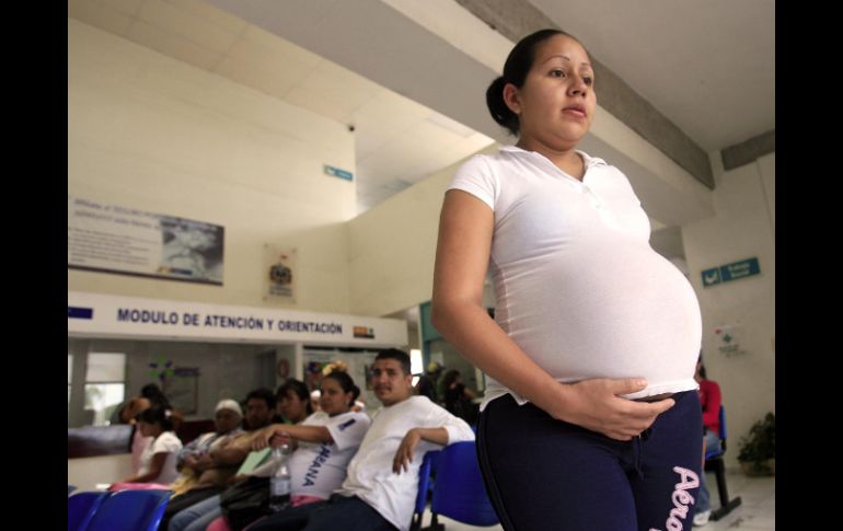 El rango de peso adecuado para que la mujer suba durante el embarazo, es entre nueve y 12 kilos. ARCHIVO /