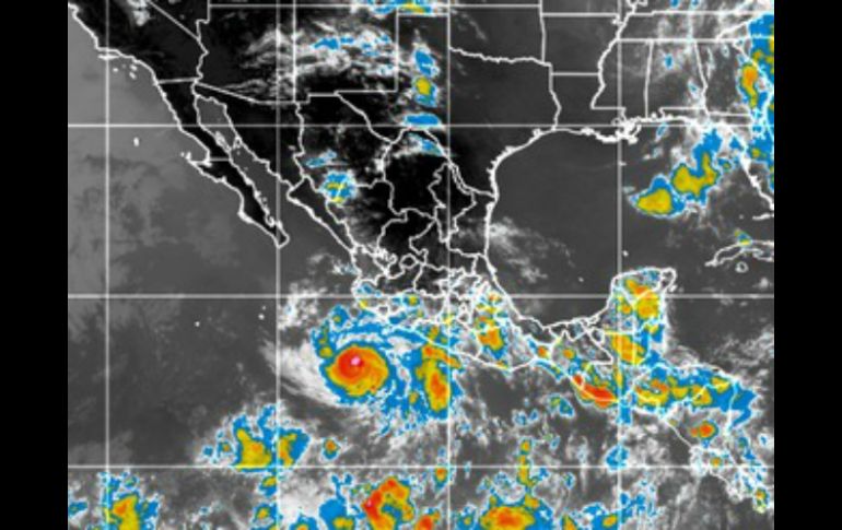 El huracán genera desprendimientos que favorecen lluvias muy fuertes en Jalisco, Michoacán y Guerrero. TOMADA DE smn.cna.gob.mx ESPECIAL /