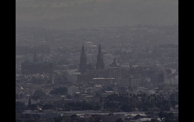 Según el estudio del Observatorio Ciudadano Jalisco Cómo Vamos, uno de cada tres tapatíos califica la calidad del aire como mala. ARCHIVO /