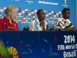 Volker Finke, Eyong Enoh  y Nicolas Nkoulou en conferencia de prensa en Natal, Brasil. MEXSPORT /