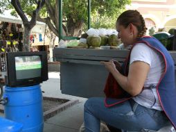 Paola es una de las comerciantes que presenció la falta de gente en las calles por el Mundial.  /