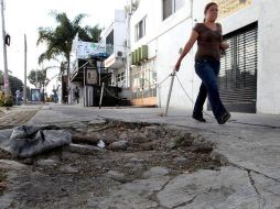 Jalisco Cómo Vamos. Casi la mitad de las aceras en el Área Metropolitana de Guadalajara están en mal estado. ARCHIVO /