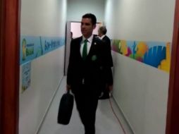 El capitán del equipo, Rafael Márquez, al llegar al inmueble. Twitter: @miseleccionmx. ESPECIAL /