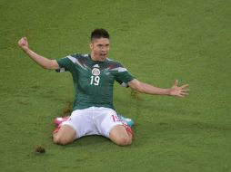 Oribe Peralta fue el el héroe del momento al meter el primer y único gol del partido a favor de la Selección. AFP /