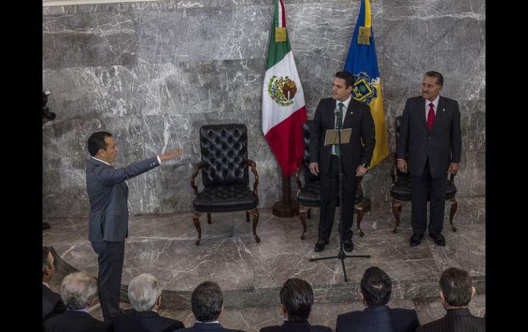 Toma de protesta. Roberto López Lara junto con el gobernador del Estado, Aristóteles Sandoval.  /